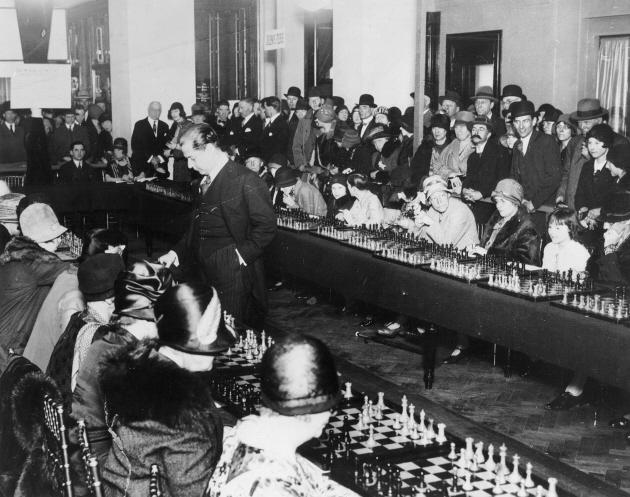 1935 Warsaw Capablanca Simultaneous Chess Pieces in Ebony and Boxwood- 3.8  King