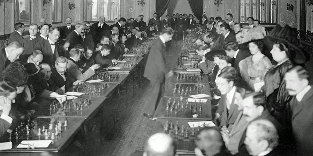 1935 Warsaw Capablanca Simultaneous Chess Pieces in Ebony and Boxwood- 3.8  King